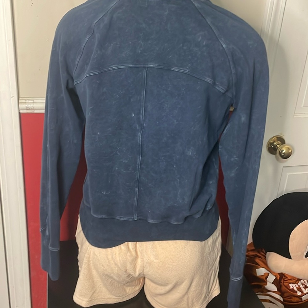 🎉Lululemon Ready to Roll Crew Neck! EUC! Acid Rubber Dye True Navy! Size 4 - Picture 4 of 5